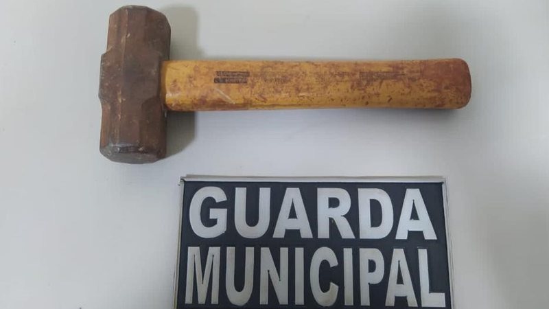 Agressor também usou uma marreta para agredir a mulher - GMD/Divulgação