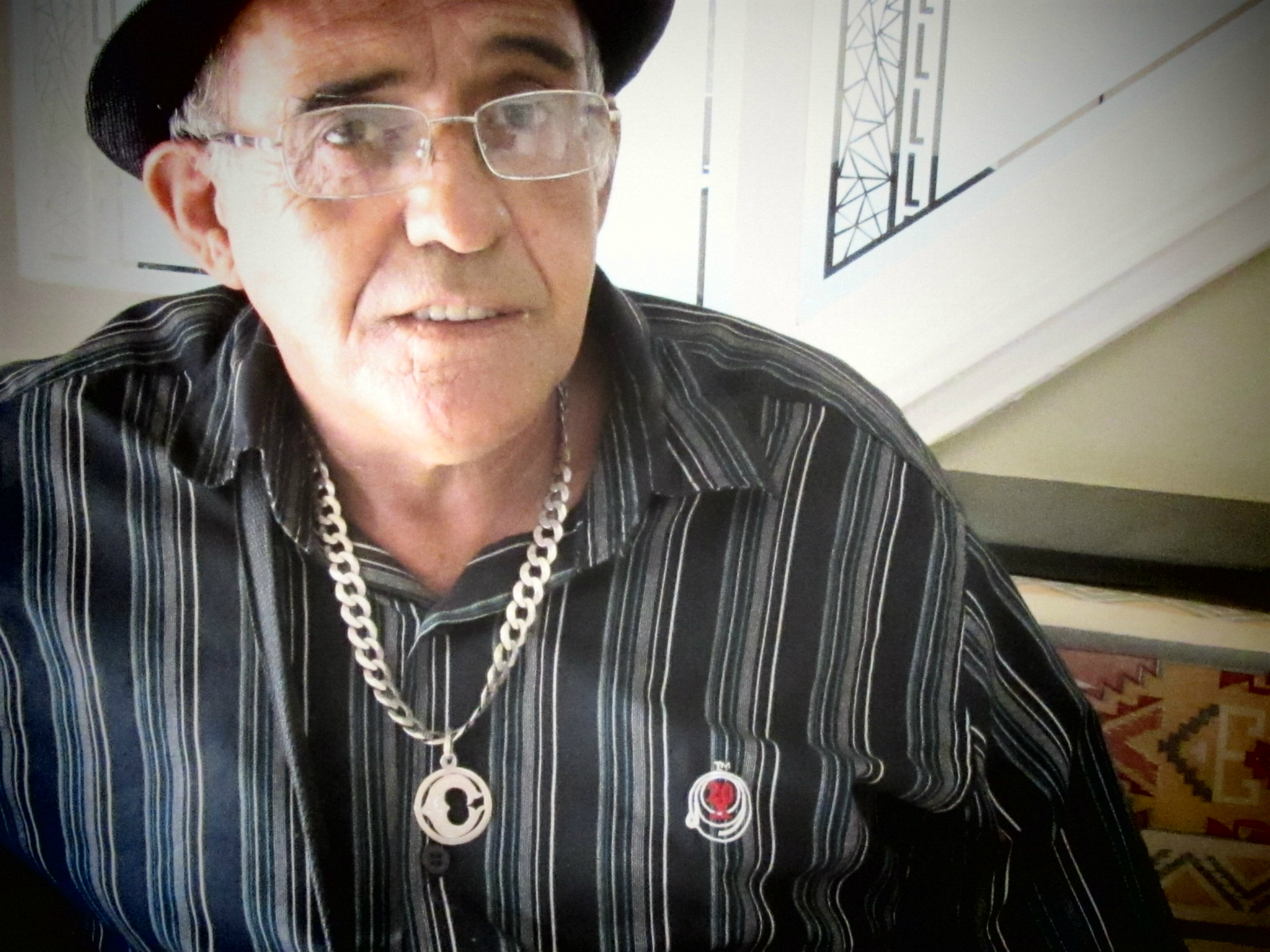 Após 18 meses, Luis Alves de Souza, 60 anos, aposentado, divorciado e pai de três filhos finalmente conseguiu o benefício para ele e mais 700 pacientes. Foto: Rádio Caçula.