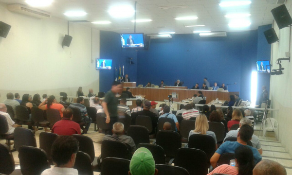 Público prestigiou a Sessão Plenária da Câmara Municipal que acatou pedido de abertura de Comissão Processante contra a prefeita de Três Lagoas. Foto: Rádio Caçula. 