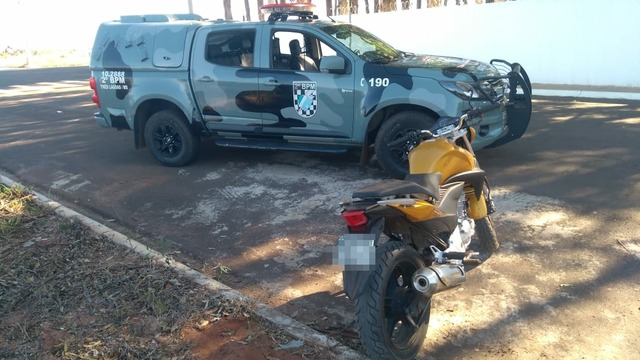 Moto apreendida pela Força Tática do 2º BPM. Foto: Sigo News.