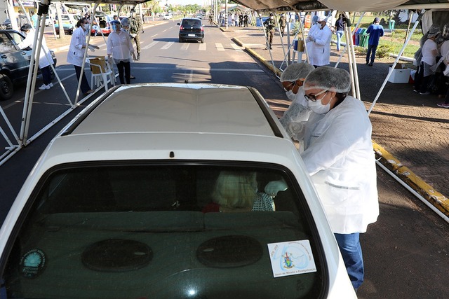 O sistema drive thru foi utilizado em Três Lagoas na vacinação contra Gripe Influenza. Foto: Rádio Caçula.
