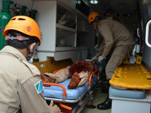 Homem socorrido pelos bombeiros está internado em estado grave (Foto Dourados Agora)