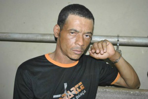 Homem foi preso após furtar máquina fotográfica - Foto: reprodução