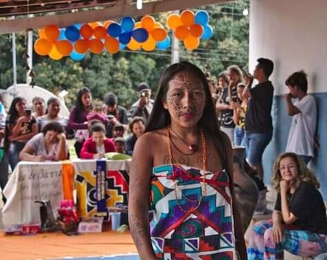 Dulcinéia Moraes da Silva, de 19 anos chegou a ser socorrida, mas faleceu durante o atendimento. O namorado dela, de 35 anos, foi preso pela Polícia Civil de Miranda (MS).