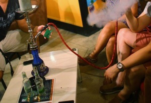 Uso de narguilé é danoso e pode acelerar o desenvolvimento de câncer no pulmão e doenças respiratórias, segundo autor do projeto, vereador Welton Irmão (Foto: Divulgação/Prefeitura de Três Lagoas)