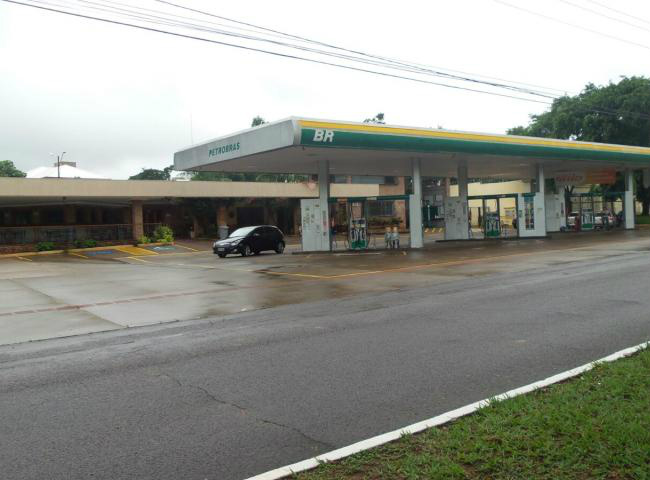 Artefato foi encontrado por um funcionário do Posto de Combustíveis (Foto: Arlindo Florentino)