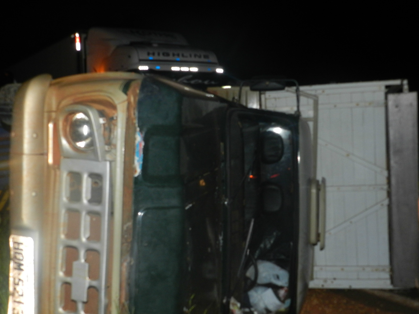 Acidente na rodovia 262, no KM 24 envolve uma D-10 e umaçula. caminhão. Foto: Rádio C