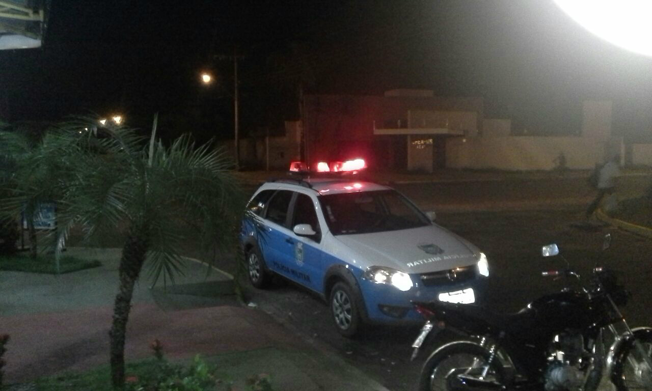 Fachada da loja assaltada na noite deste sábado. Foto: Rádio Caçula