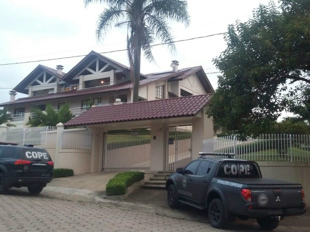 Ex-prefeito de Piên mora em uma mansão (Foto: Divulgação/Polícia Civil)