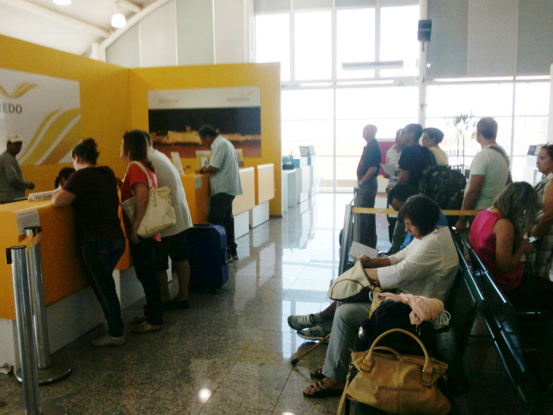 O atraso causou inclusive transtorno e fila (Foto: Rádio Caçula)