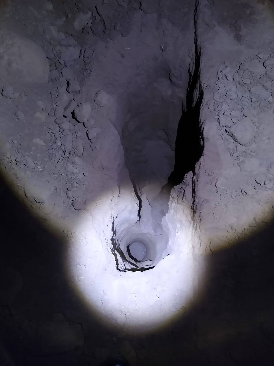 Momento do rsgate da criança. Foto: Polícia Militar .