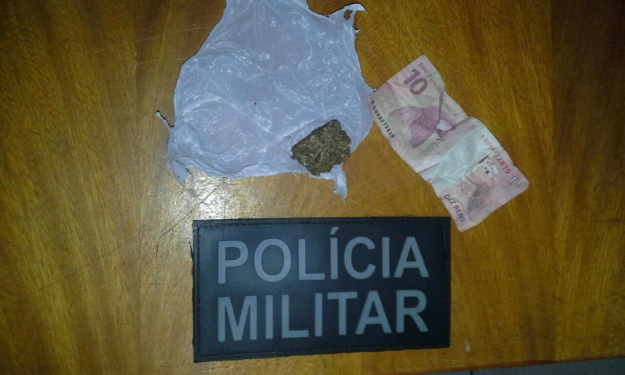 Droga apreendida com o acusado. Foto: Rádio Caçula