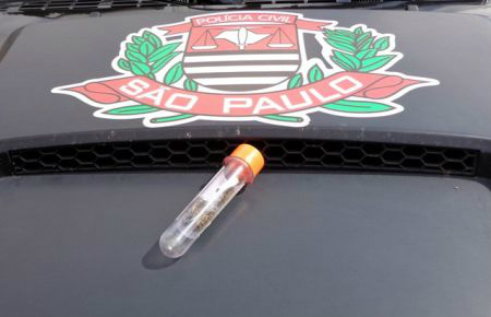 Tubo com maconha estava em uma gaveta ao lado da cama do adolescente