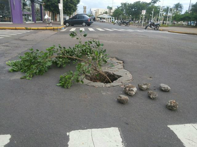 Cruzamento das ruas Paranaíba e João Carrato (área central)