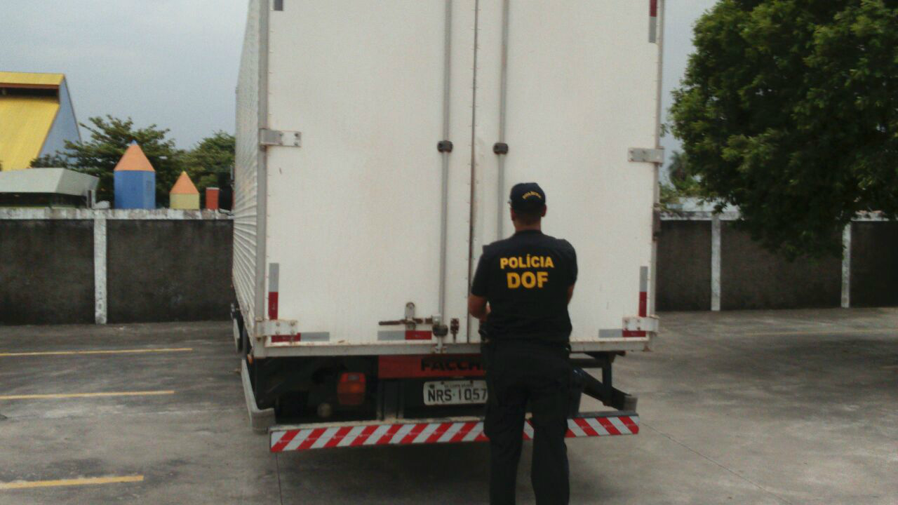 Caminhão baú foi apreendido e encaminhado à delegacia - Foto: Divulgação/DOF