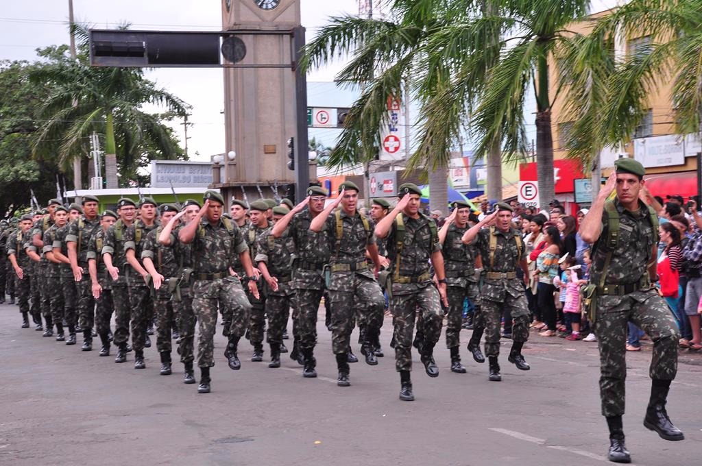 Quinta-feira (7) ocorre desfile oficial. (Foto: Arquivo Caçula)