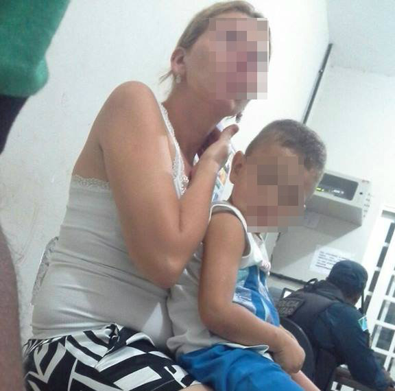 Segundo informações da vítima T.F.C (29) o autor G.F.S (35) chegou na residência após ingerir bebida alcoólica e começou a desferir socos e a enforca-la.  Foto Rádio Caçula