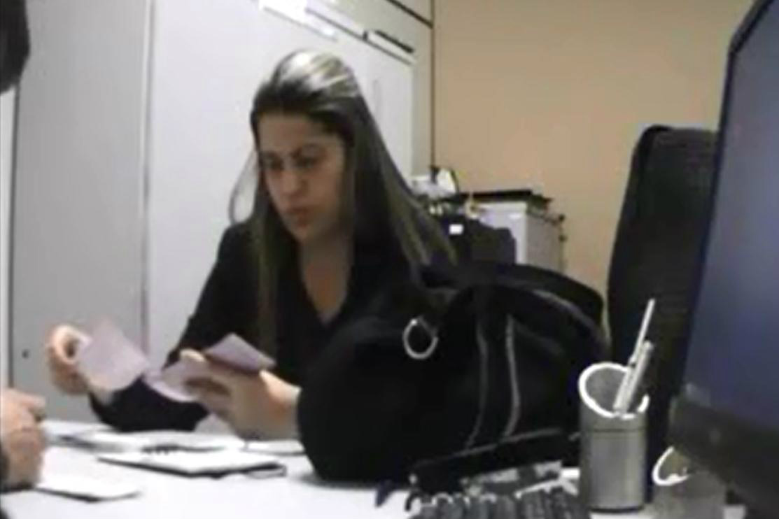 Se condenada, ela pode pegar de 5 a 22 anos de prisão (Foto: Reprodução/YouTube)