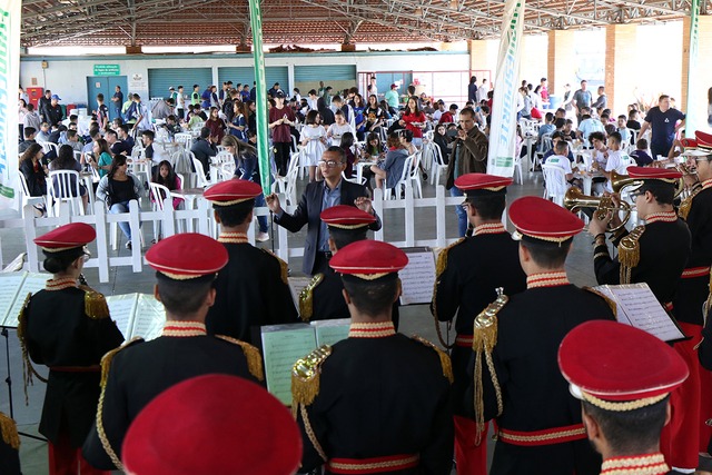  Almoço dos atletas animado pelo som da Banda Marcial “Cristo Redentor”. Foto: Assessoria.