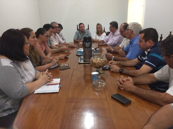 Na semana passada, Eduardo Rocha se reuniu com representantes de setores ligados ao comércio e segurança pública do município. (Foto: Assessoria de Imprensa)