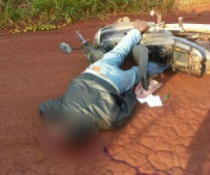 Vítima estava com a filha em motocicleta (Foto: Ponta Porã Informa)