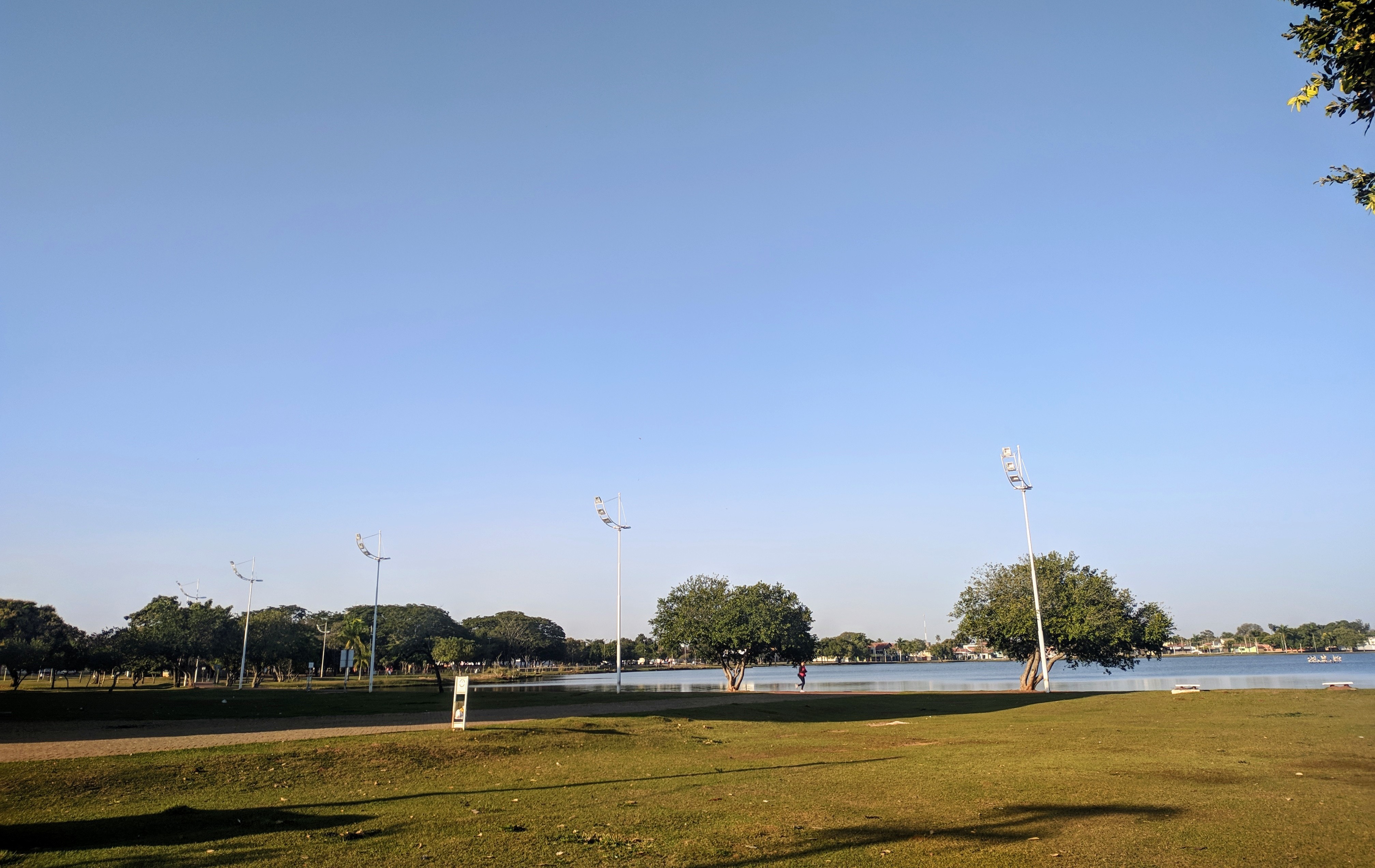O céu aberto e sem nuvens na manhã deste sábado (20) em Três Lagoas. Foto: Rodrigo de Freitas/Rádio Caçula
