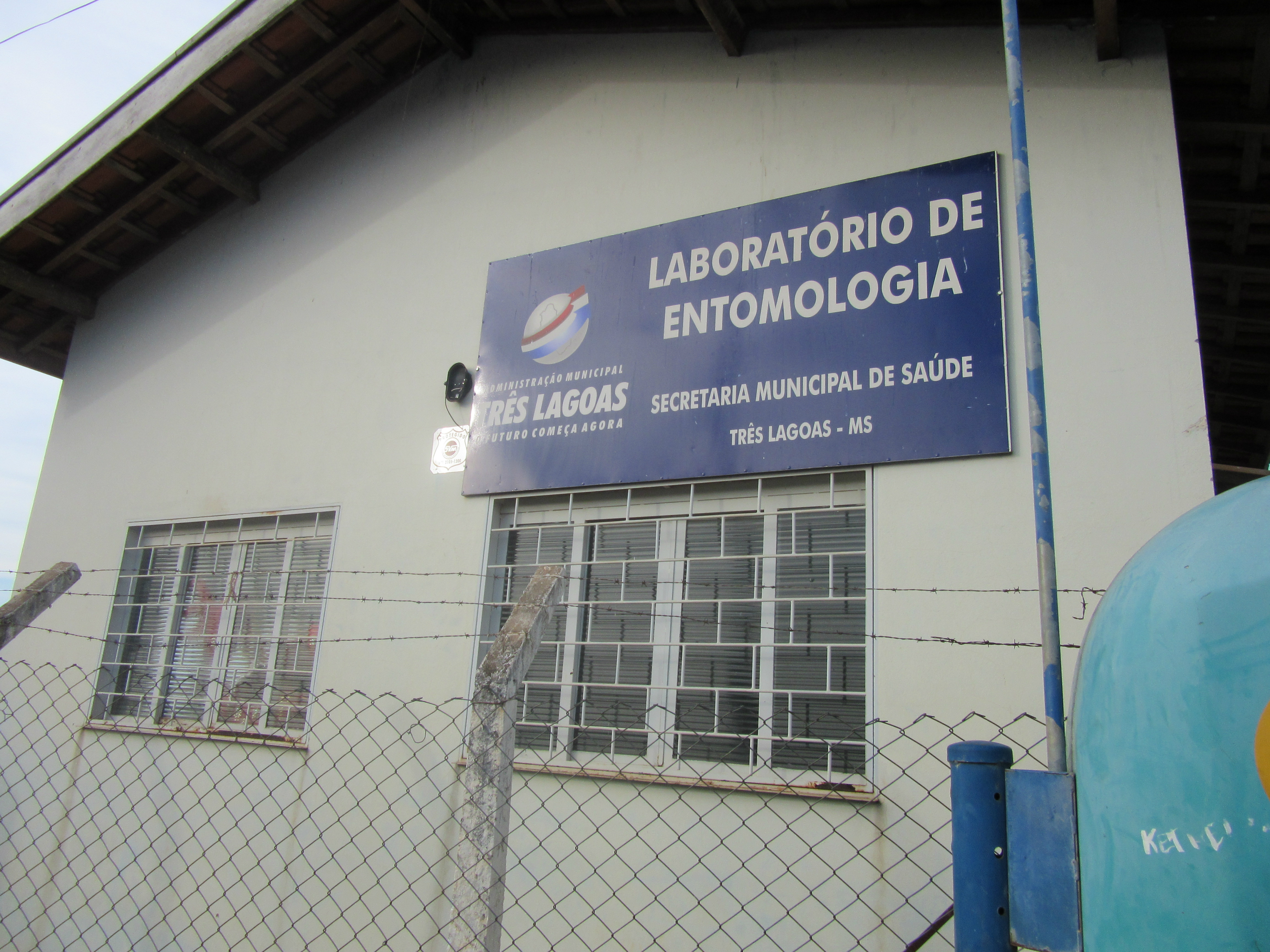 Núcleo de Entomologia da Vila Piloto I em Três Lagoas (MS) sofre tentativa de furto. Fonte: Radio Caçula.