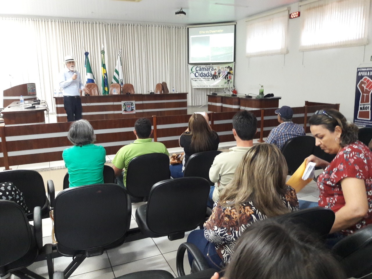 A reunião contou com a apresentação de outros representantes para debater sobre o assunto e junto com a população interessada reunir propostas para evitar queimadas no local da Reserva. No total foram levantadas 26 sugestões por escrito. Foto: Assessoria da Prefeitura de Brasilândia (MS)