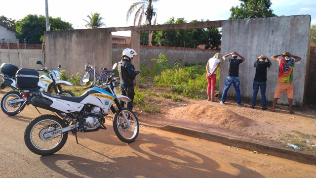 Durante abordagens 02 indivíduos foragidos da justiça foram presos e uma bicicleta furtada recuperada - Foto: Sigo News