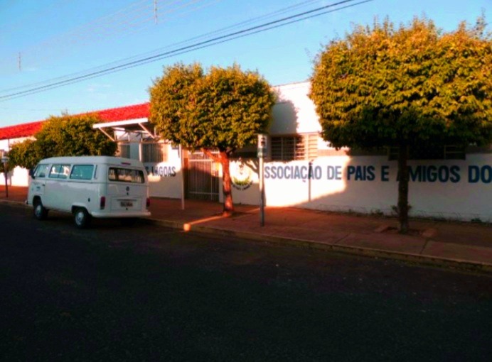 APAE de Três Lagoas faz distribuição de marmitas aos alunos durante pandemia. Foto: Rádio Caçula