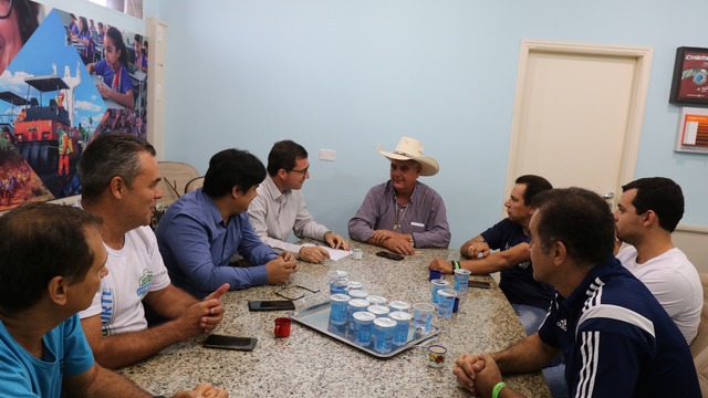 Reunião para discutir ações para a infraestrutura esportiva de Três Lagoas. Foto: Reprodução.