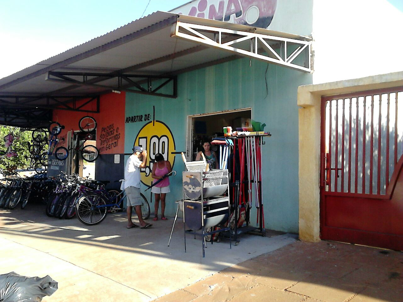 Estabelecimento é roubado nesta tarde. (Foto: Rádio Caçula)