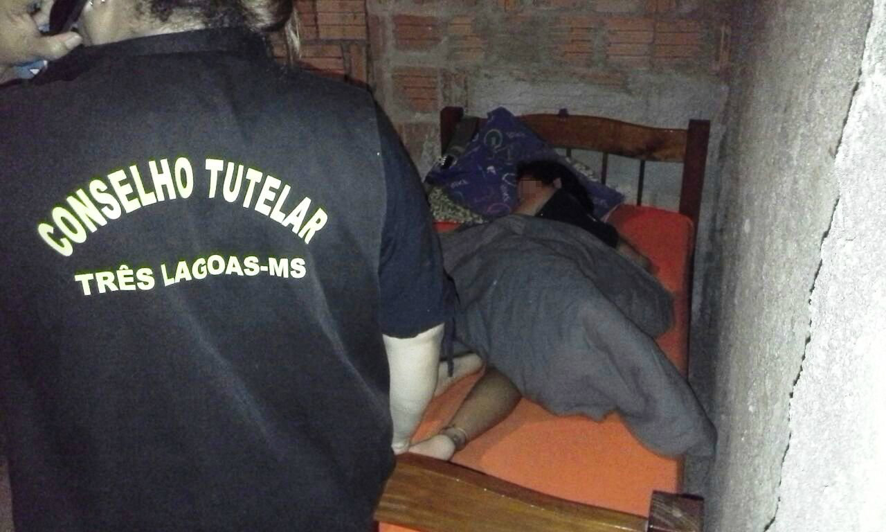 Deitada na cama afirmou ser usuária (Foto Rádio Caçula)