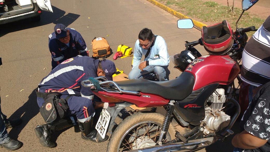 Acidente ocorreu na rua Etelvino Custódio de Queiroz. (Foto: Nelson Roberto)