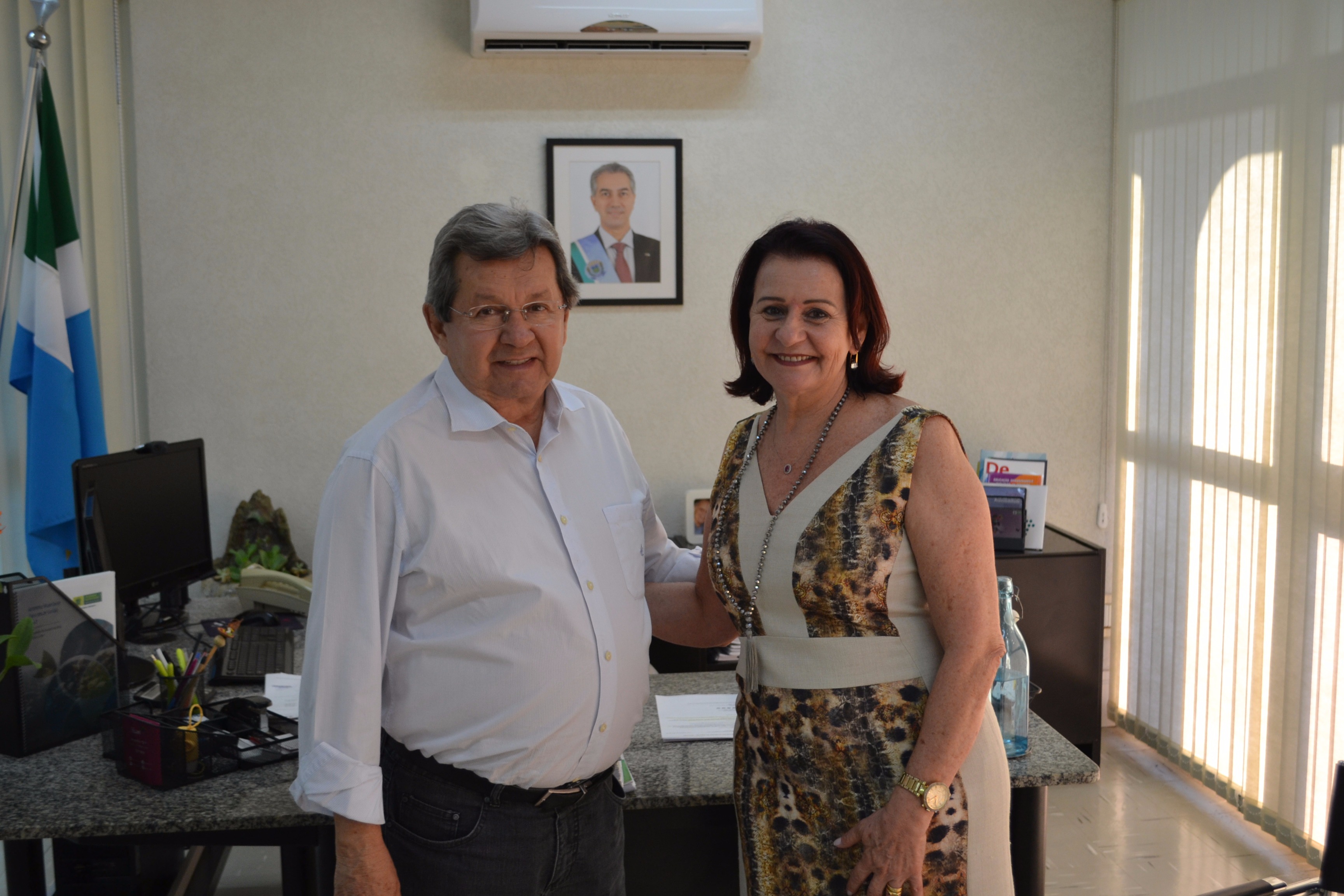 Deputado estadual Onevan de Matos e a secretária da educação do MS Maria Cecília Amendola da Motta. (Foto: Assessoria de Imprensa)