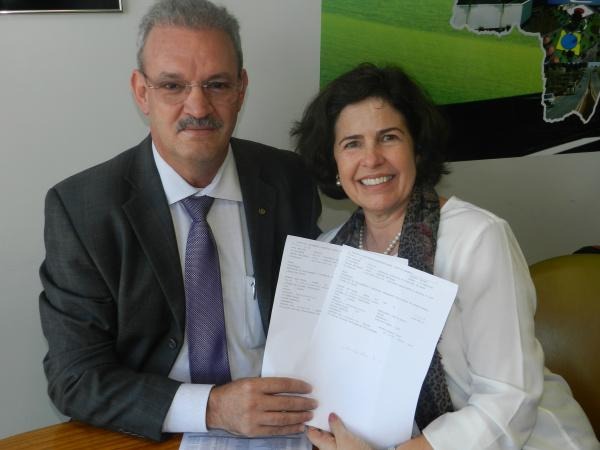 A ex-prefeita  Márcia Moura tirou foto com o deputado Geraldo Resende divulgou na imprensa, mas o aparelho não veio 