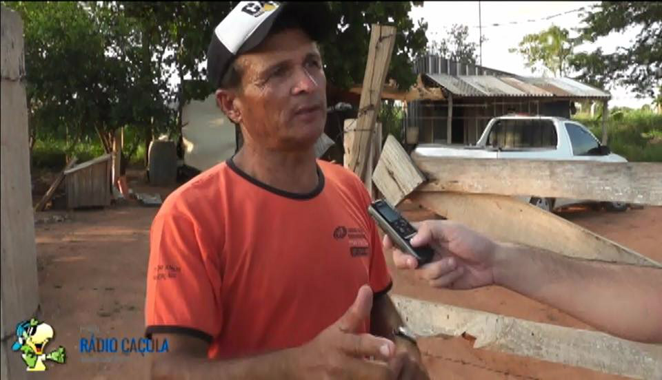 Aparecido Bispo, vizinho que socorreu a vitima e encaminhou para a base do SAMU. Foto: Rádio Caçula