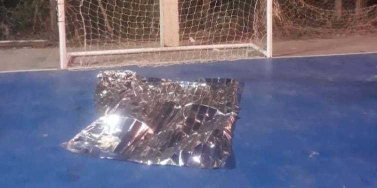 Menino se pendurava na trave quando o acidente ocorreu - Foto: Divulgação