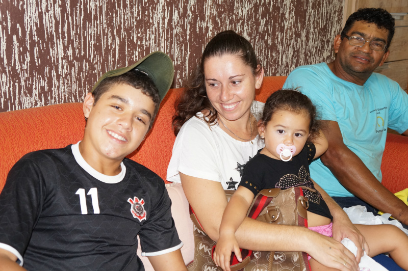 Adilson de Oliveira resolveu ajudar a família, eles estão ansiosos. Foto: Rádio Caçula