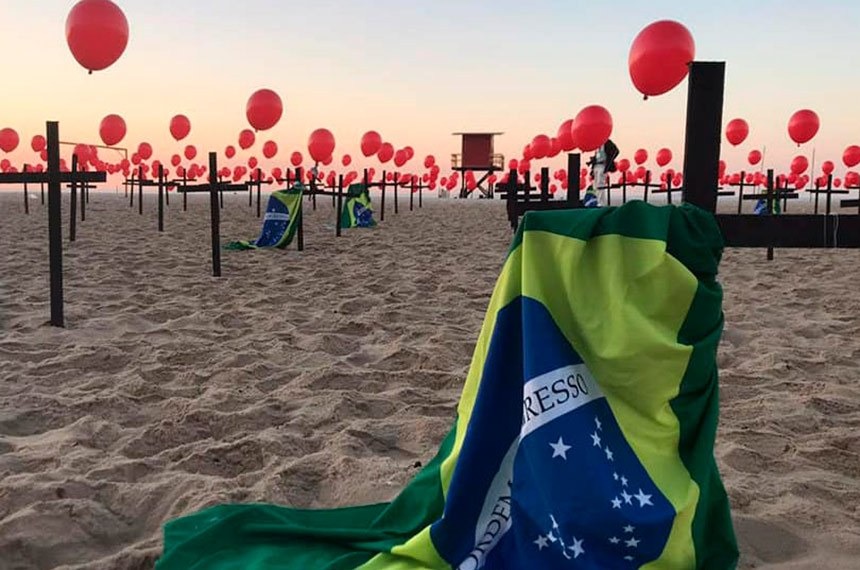 O país registrou 3.774 mortes pela Covid-19 nas últimas 24 horas e totalizou nesta quinta-feira (15) 365.954 óbitos desde o início da pandemia.