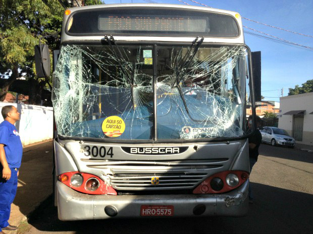 Motorista do coletivo que bateu atrás disse que freios falharam.Foto: Maressa Mendonça / G1 MS