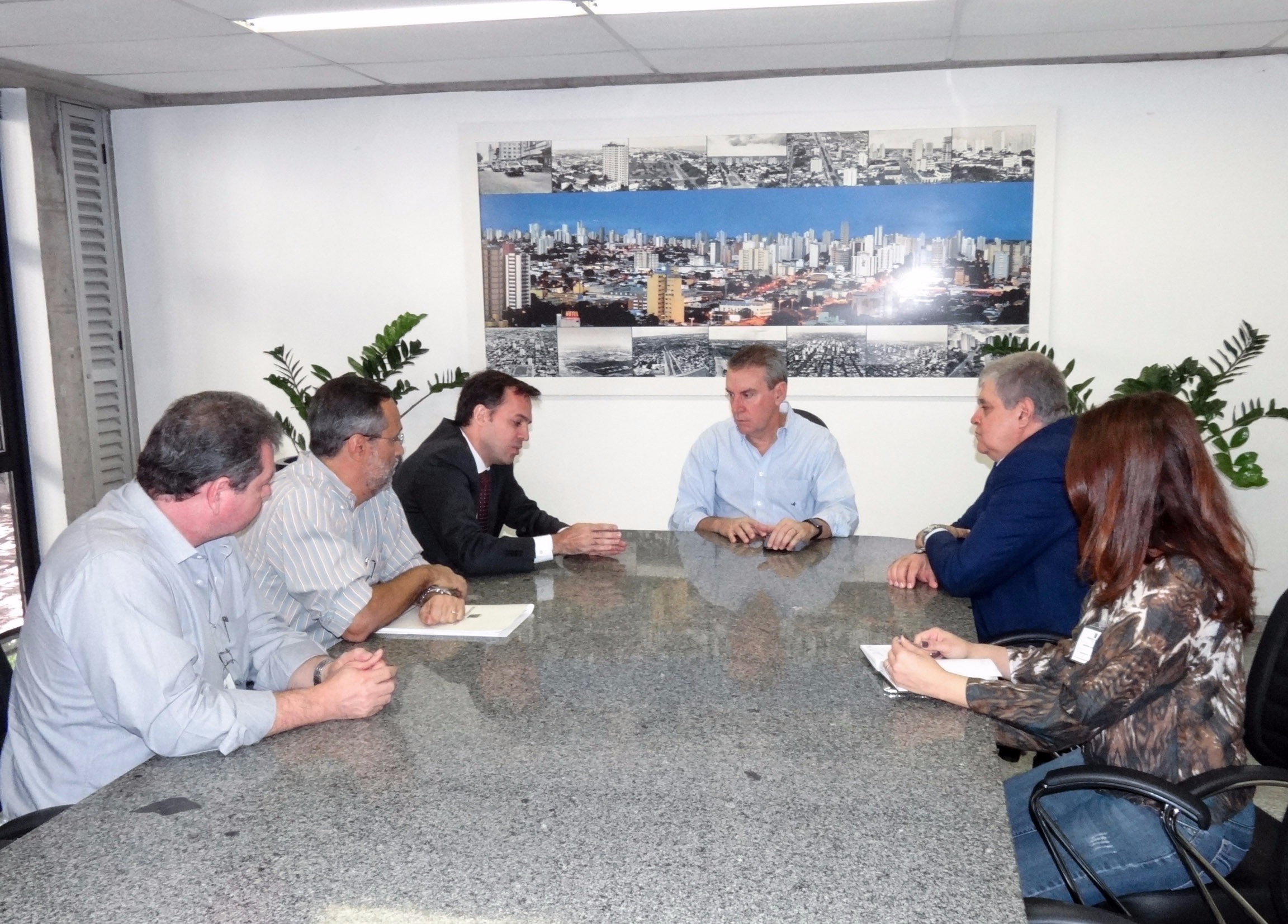 Reunião aconteceu na sala de reuniões da Presidência, na Assembleia Legislativa. (Foto: Assessoria de Imprensa)