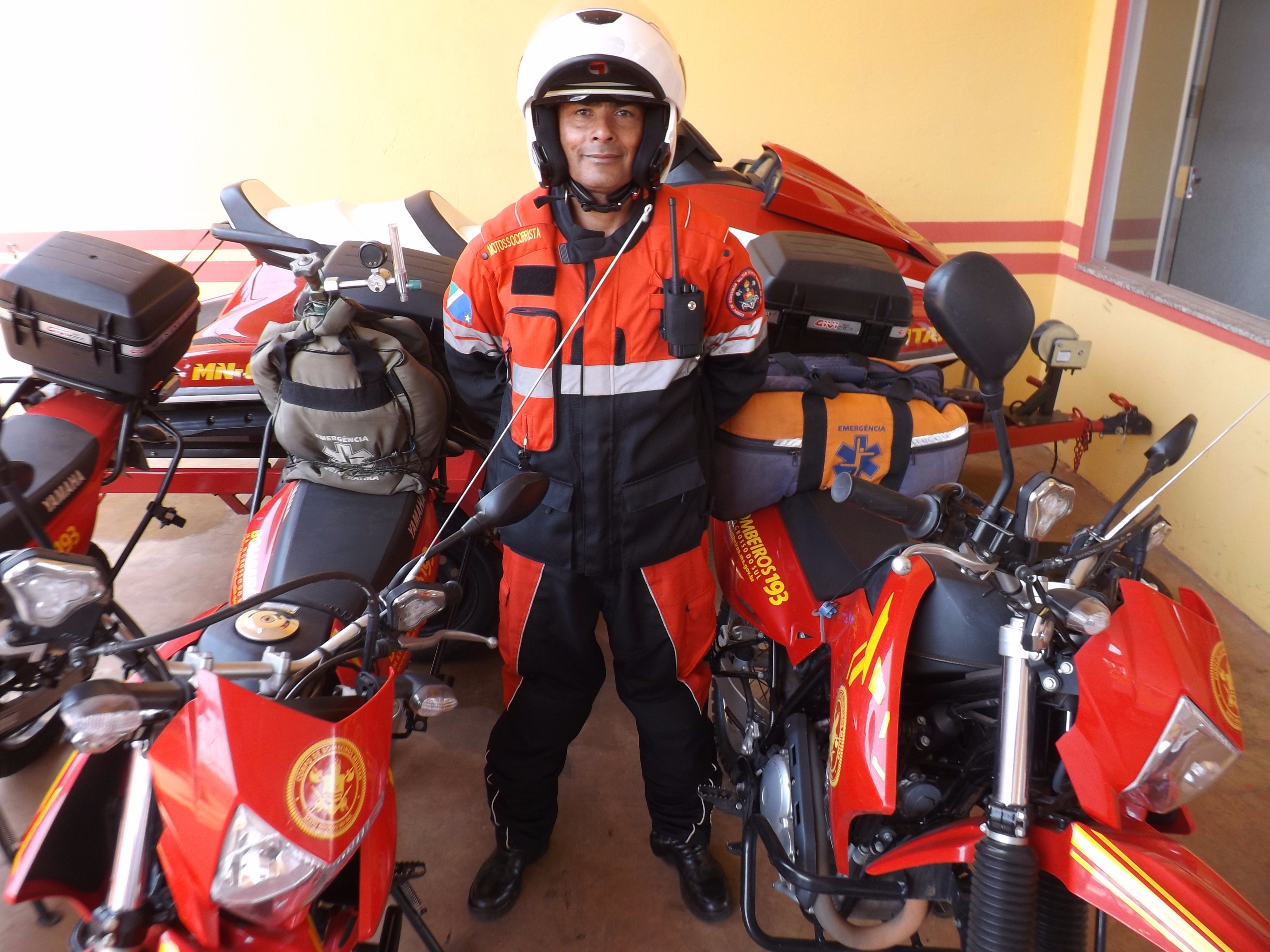 Moto equipadas com homens preparados para um atendimento rápido e eficaz (Foto: Nelson Roberto)