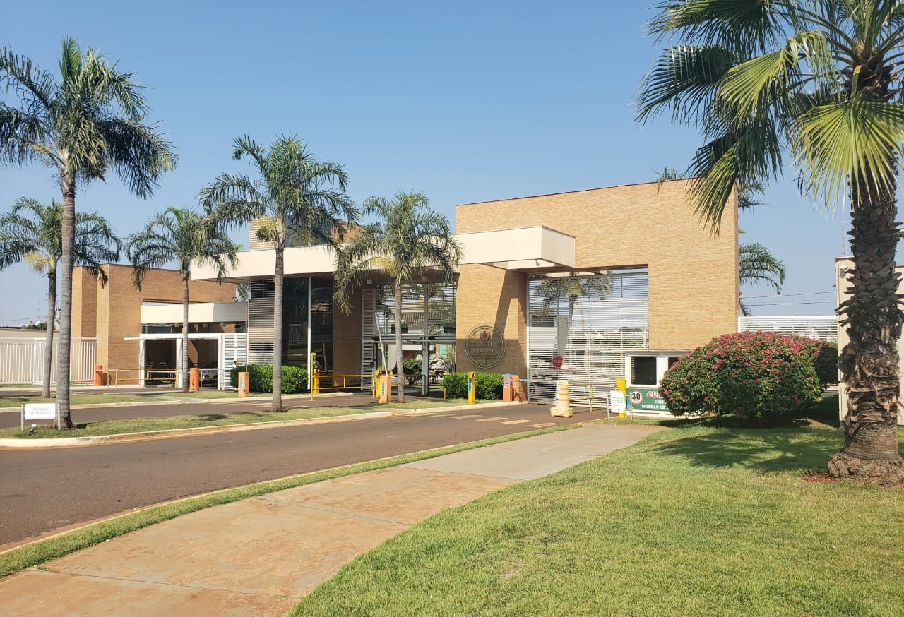 Casal não poderá deixar residência de luxo em Dourados. (Foto: Marcos Morandi)