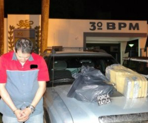 O acusado foi preso com 50 tabletes de cocaína na BR-463 (Foto: Osvaldo Duarte/Dourados News)