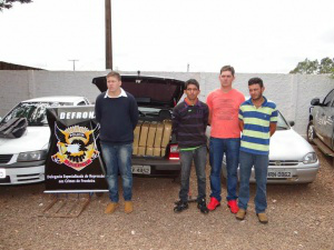 Grupo foi preso e autuado em flagrante por tráfico de droga