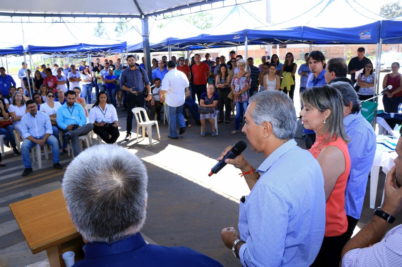 Governador Reinaldo Azambuja, durante a entrega de obras em Água Clara. (Foto: Divulgação / Assessoria de Imprensa)