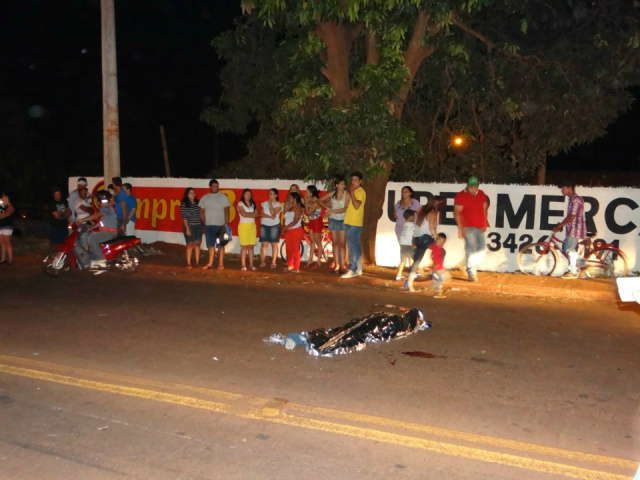Rapaz de 21 anos acabou morto após ser atropelado. Três amigos dele ficaram feridos e permanecem internados