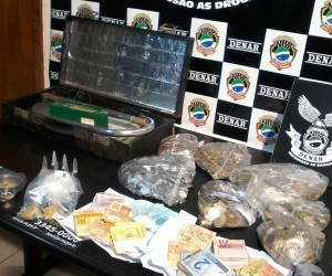 Os criminosos vendiam a droga num bar, no Centro 