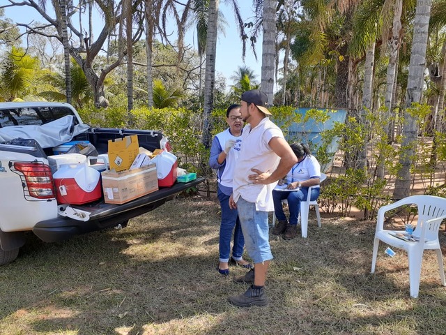 Equipe da Saúde realizando vacinação na zona rural. Foto: Assessoria.